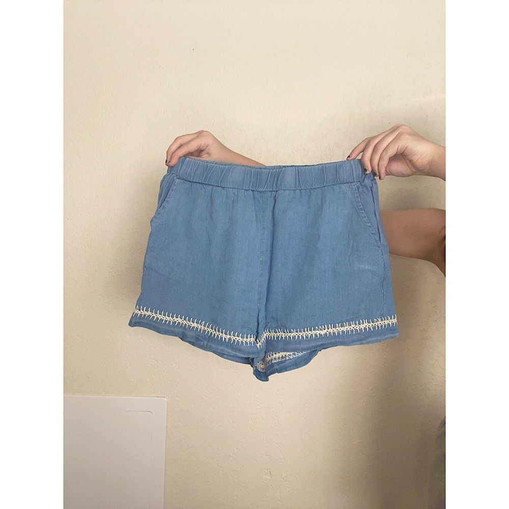 fabric shorts with stitching detail - Picture 1 of 2